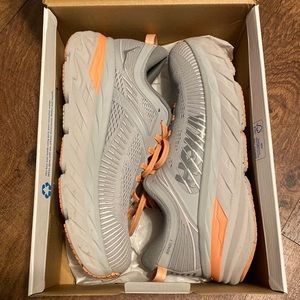 HOKA ONE ONE WOMEN BONDI 7 size 8.5